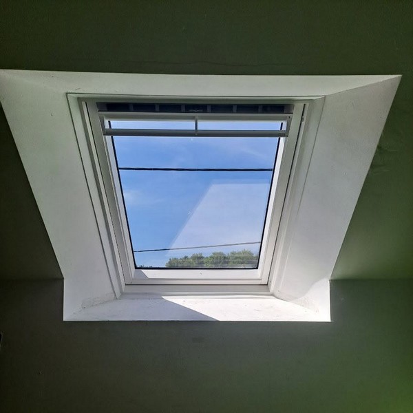 Installation d'une fenêtre de toit Velux