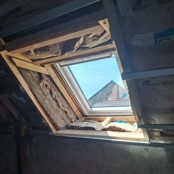 Pose d'une fenêtre de toit Velux