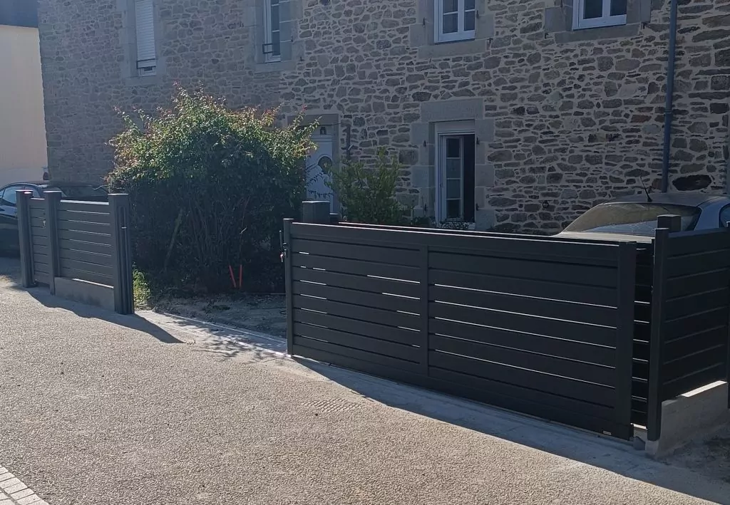 Double portail en aluminium coulissant