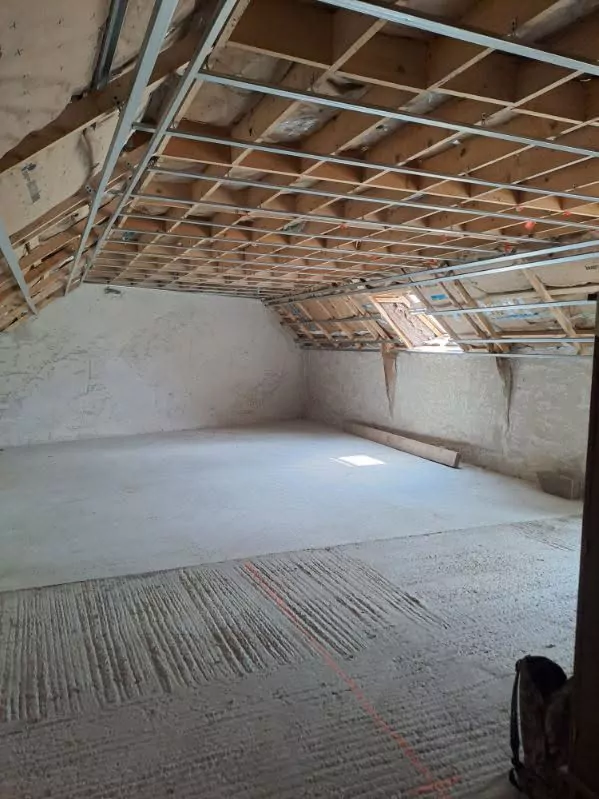 Travaux de rénovation énergétique isolation des combles