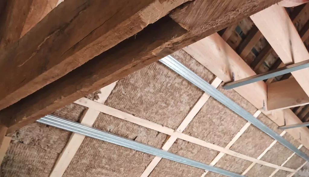 Isolation thermique des combles d'une maison dans le Morbihan